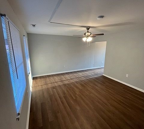 3rd image of 3325 Dill Ave