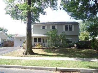 37 Thorny Apple Ln, Levittown, PA