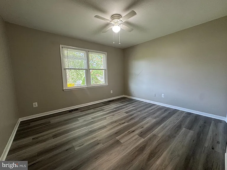 5077 Macnamara Dr — Photo 12