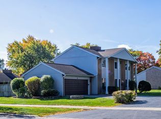 380 Ventura Club Dr, Roselle, IL 60172