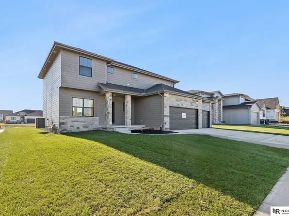 12387 Fenwick St, Papillion, NE 68046