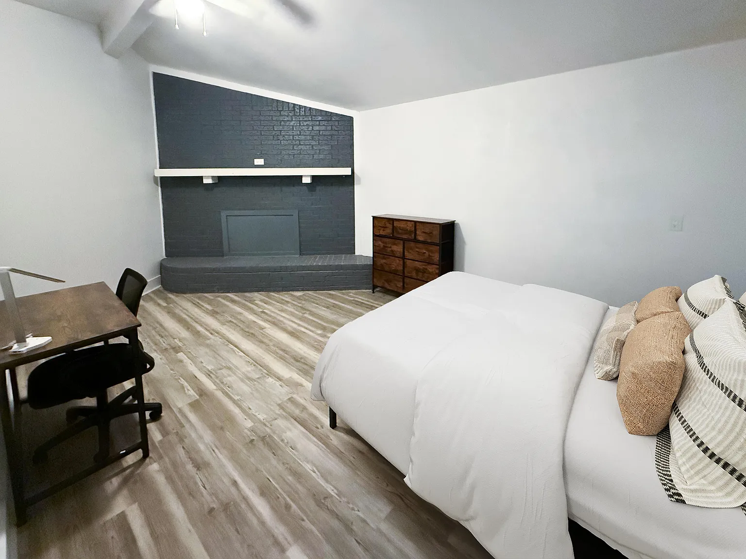 4 bed, 2.0 bath, 2000 sqft, $797 — Photo 1