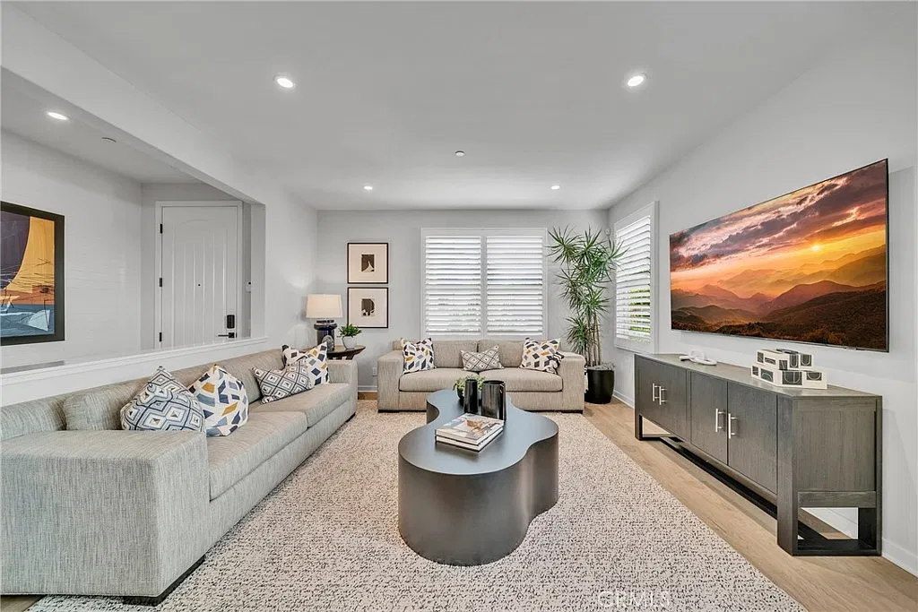 4 bed, 2006 sqft, $6,800 — Photo 4