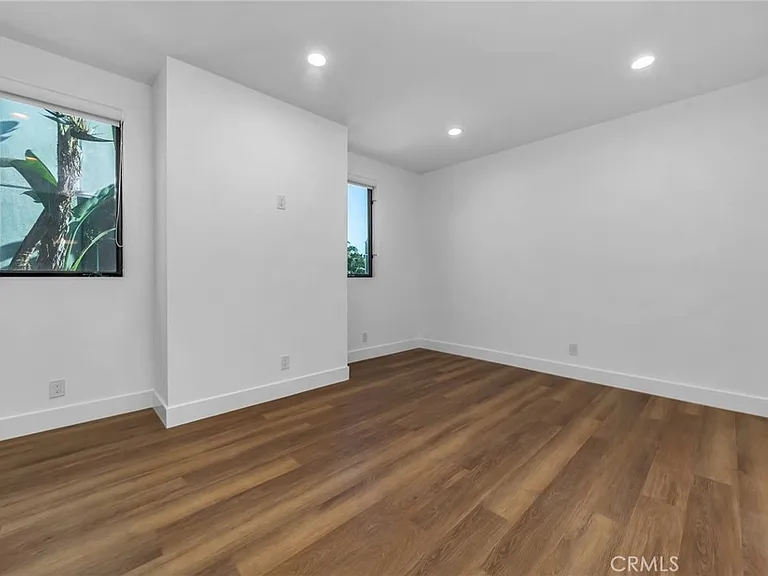1531 Wellesley Ave — Photo 19