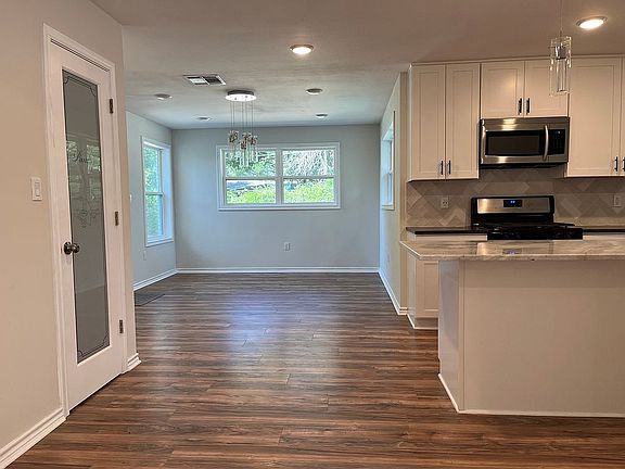4th image of 1624 Hilltop Dr