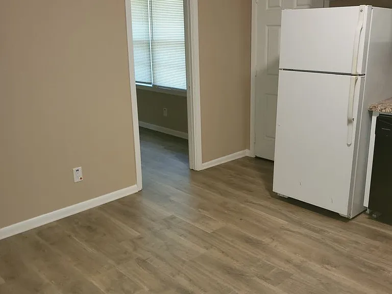 304 E Ellen Ave — Photo 8