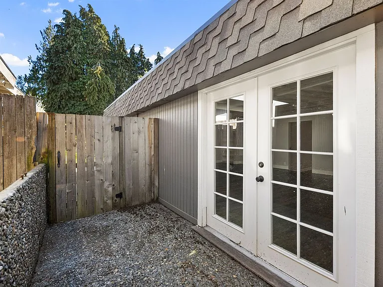 1220 25th St SE — Photo 32