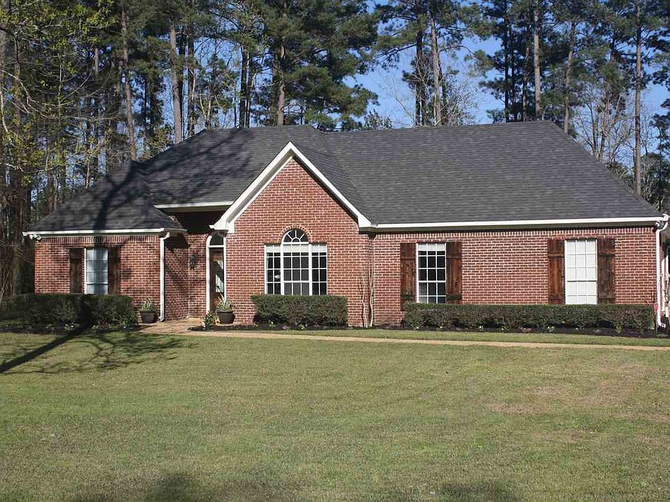 1st image of 104 Hollybush Pl