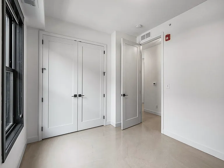 Laurel Apartments — Photo 42