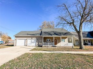 716 S 24th St, Mattoon, IL 61938