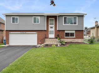 547 N Van Auken St, Elmhurst, IL 60126