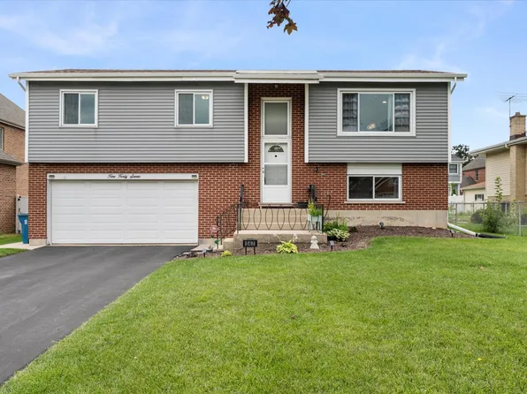 547 N Van Auken St, Elmhurst, IL 60126