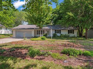 1638 SW 28th St, Topeka, KS 66611