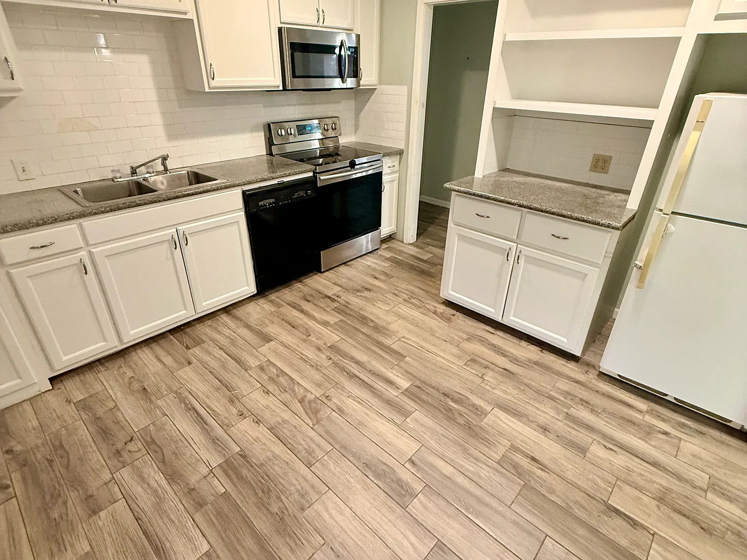 3 bed, 1360 sqft, $1,595 — Photo 3