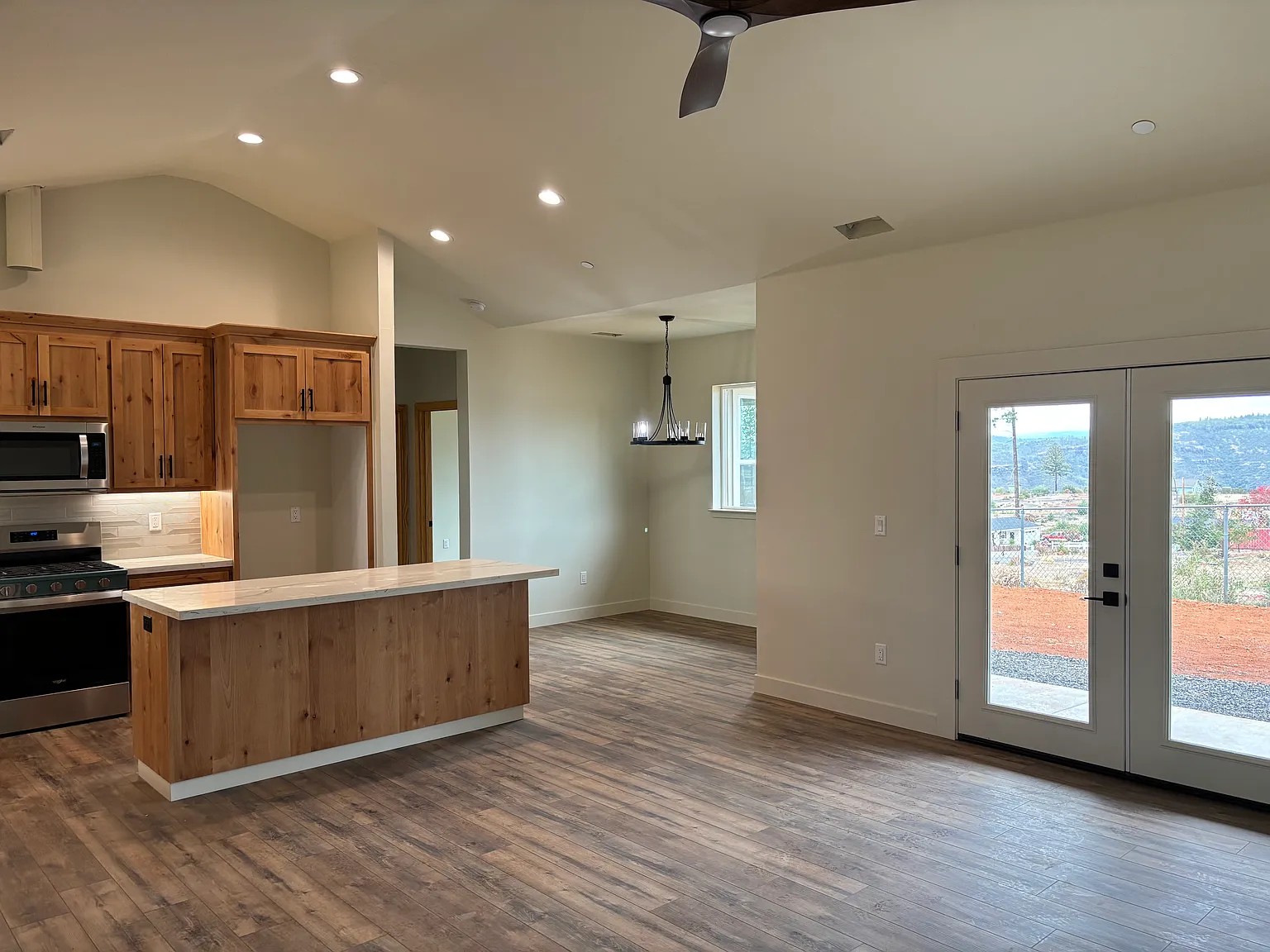 3 bed, 1428 sqft, $2,500 — Photo 2