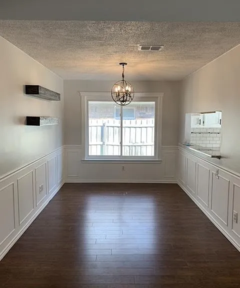 990 Camden Dr — Photo 5