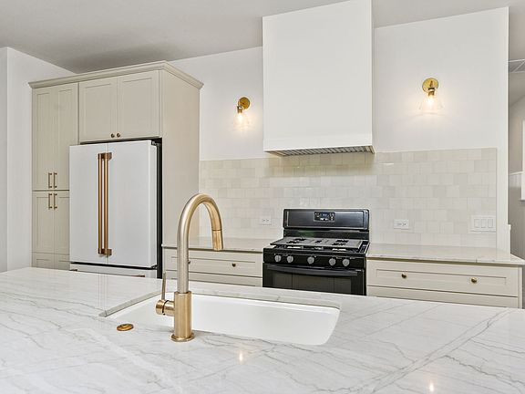 4th image of 1113 W 22nd 1/2 St