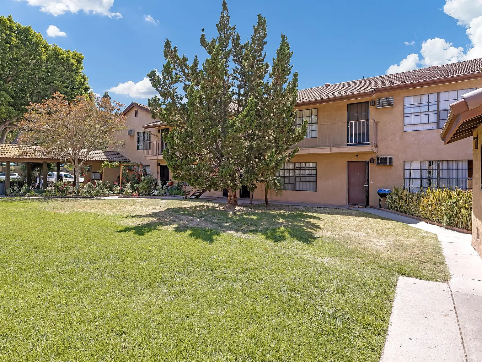 1 bed, 750 sqft, $1,800 — Photo 2