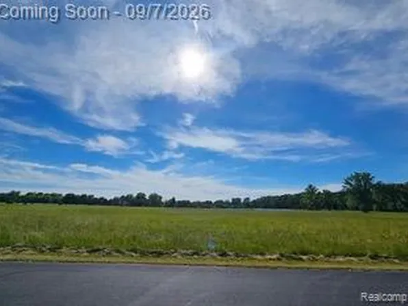 6260 Hidden Forrest Dr, Swartz Creek, MI 48473