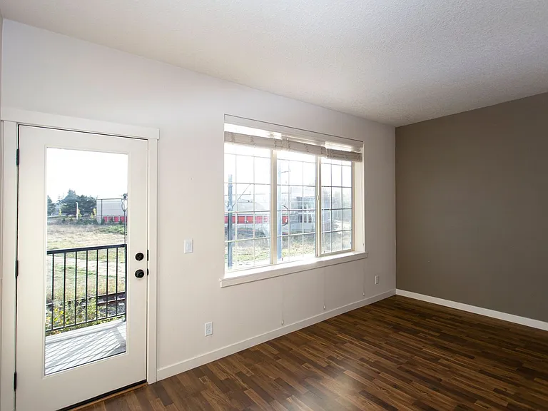 7894 NE Miriam Way — Photo 3