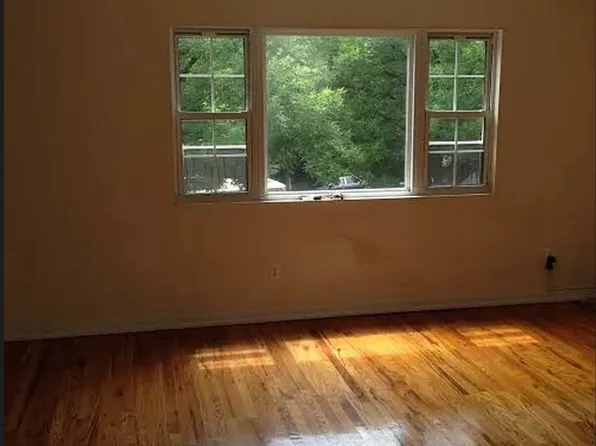 104-43 Ditmars Boulevard image 11 of 12