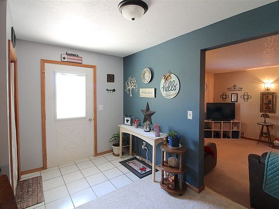 5th image of 9402 Lakeview Dr
