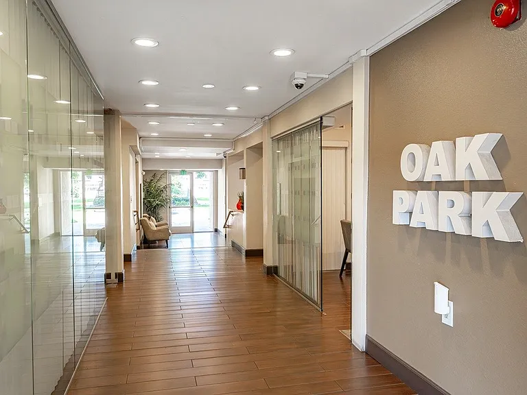 Oak Park Apartments — Photo 4