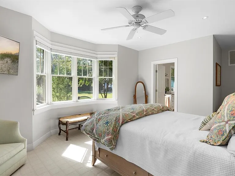 48 Jessup Ave — Photo 10