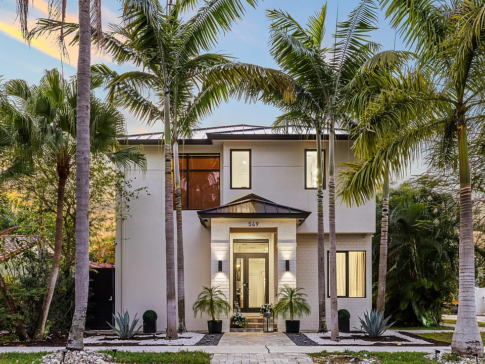 549 NE 10th Ave