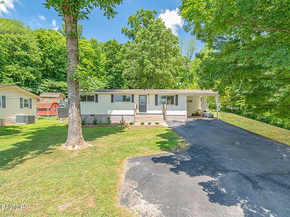 3rd image of 4403 Valley View Dr