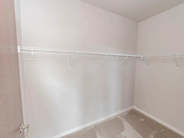 Mammoth Springs Apartments & Townhomes — Photo 13