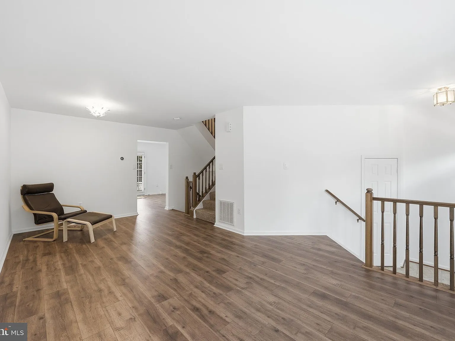 3 bed, 2.5 bath, 2048 sqft, $3,050 — Photo 3