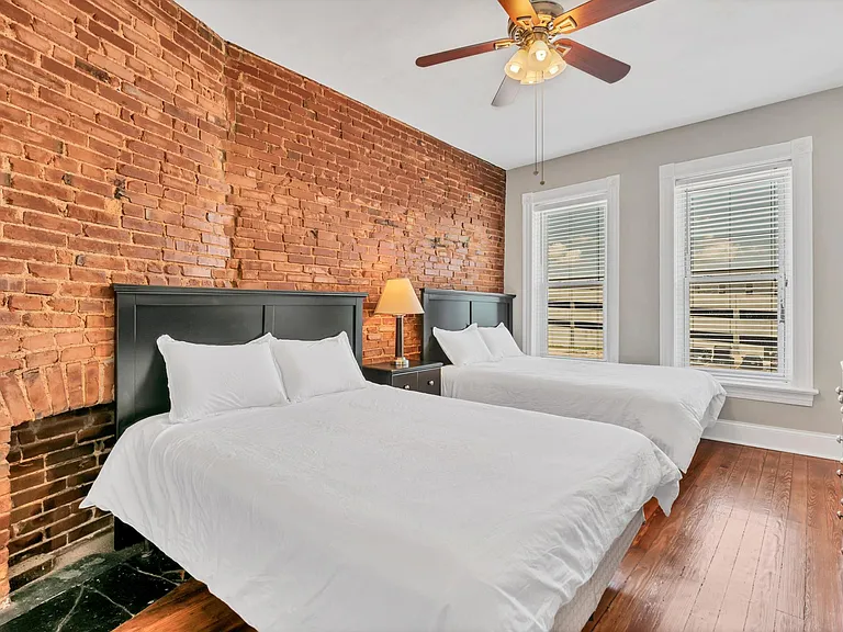 927 S Sarah St #B — Photo 12