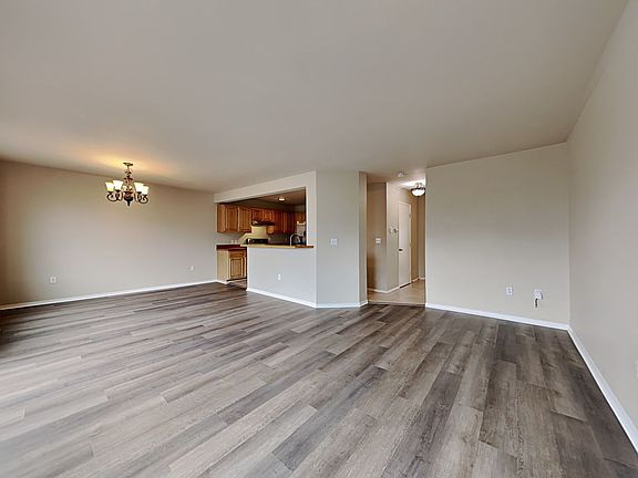 5th image of 2705 186th St E