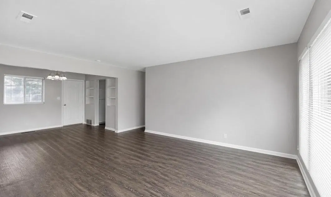 4 bed, 1176 sqft, $2,000 — Photo 2