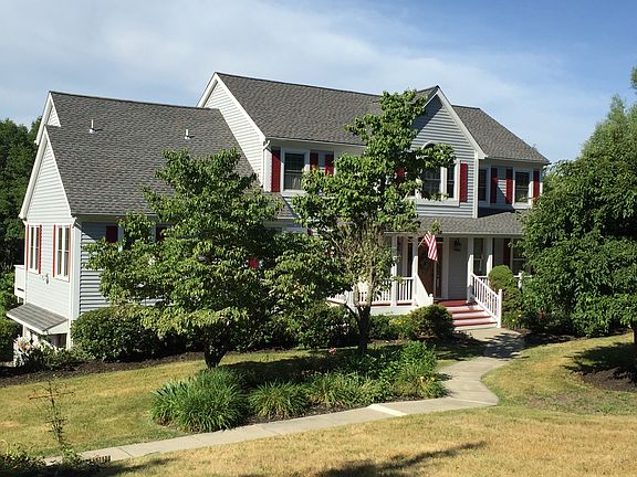 3rd image of 4 Tudor Hill Dr