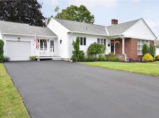 38 Salem Dr, North Providence, RI 02904