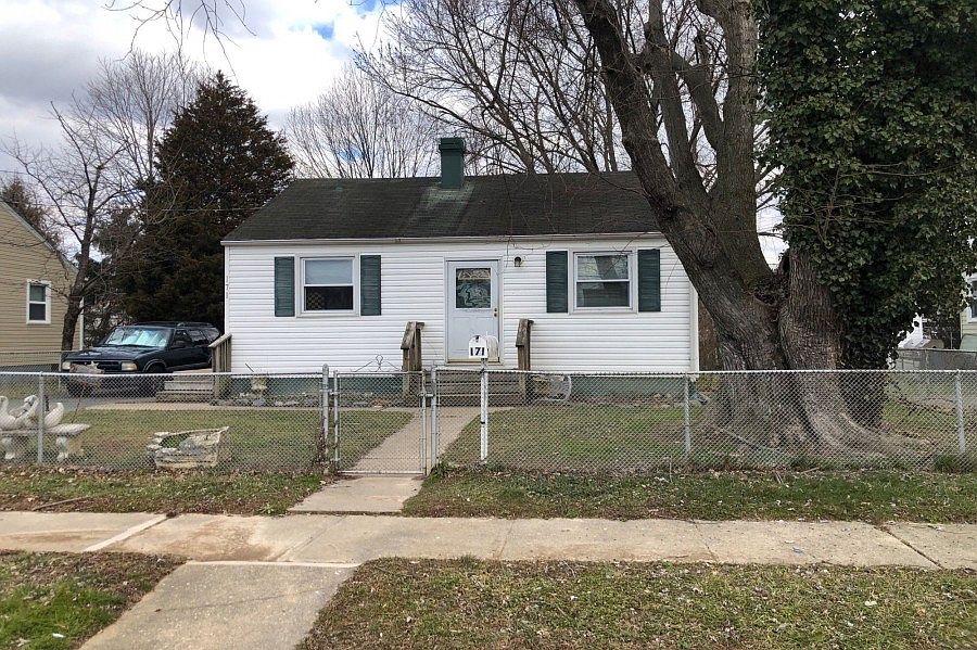 1st image of 171 E Deen Ave