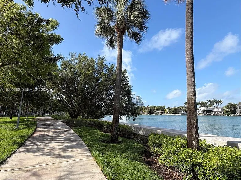 6484 Indian Creek Dr #107 — Photo 21
