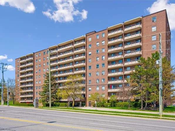 1100 Courtland Ave E #302, Kitchener, ON N2C 2H9