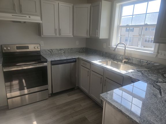 3rd image of 17 Talia Dr