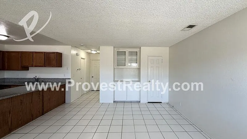 2 bed, 1.0 bath, 925 sqft, $1,350 — Photo 3