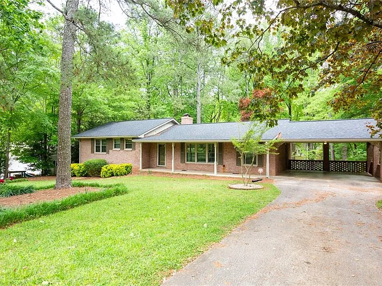 2852 Talisman Ct NE — Photo 1