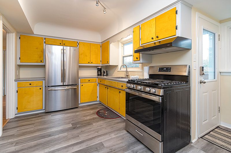 Saanich House for rent - 3 Bedrooms — photo 15