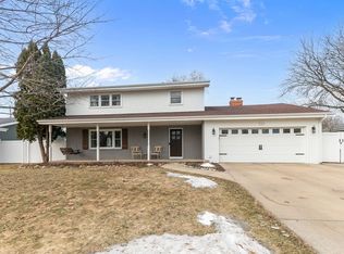 533 N Canterbury Dr, Appleton, WI 54915