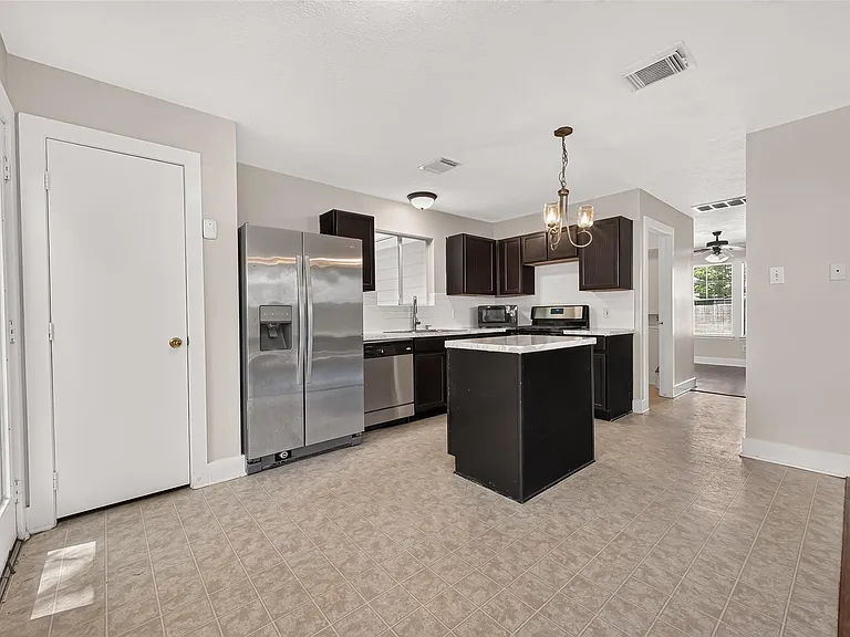 18174 Woodsdale Ct — Photo 11