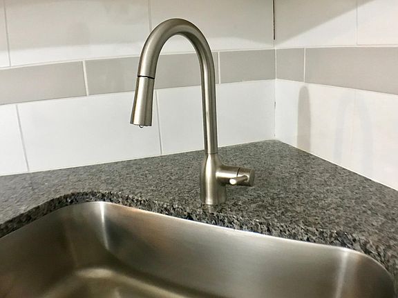 Pull-Down Sprayer- Granite Tops