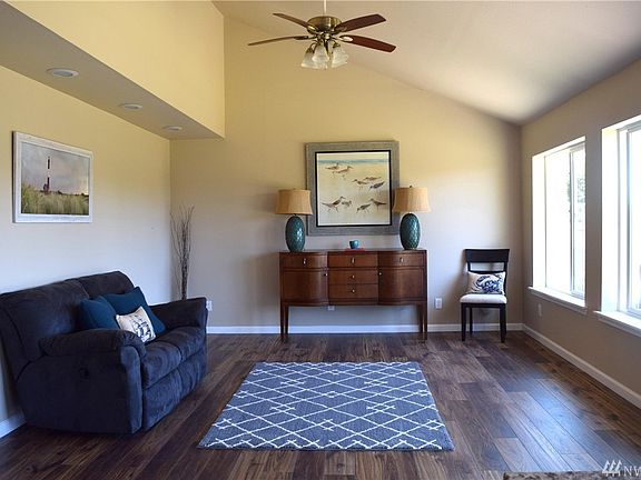 4th image of 339 Octopus Ave NE
