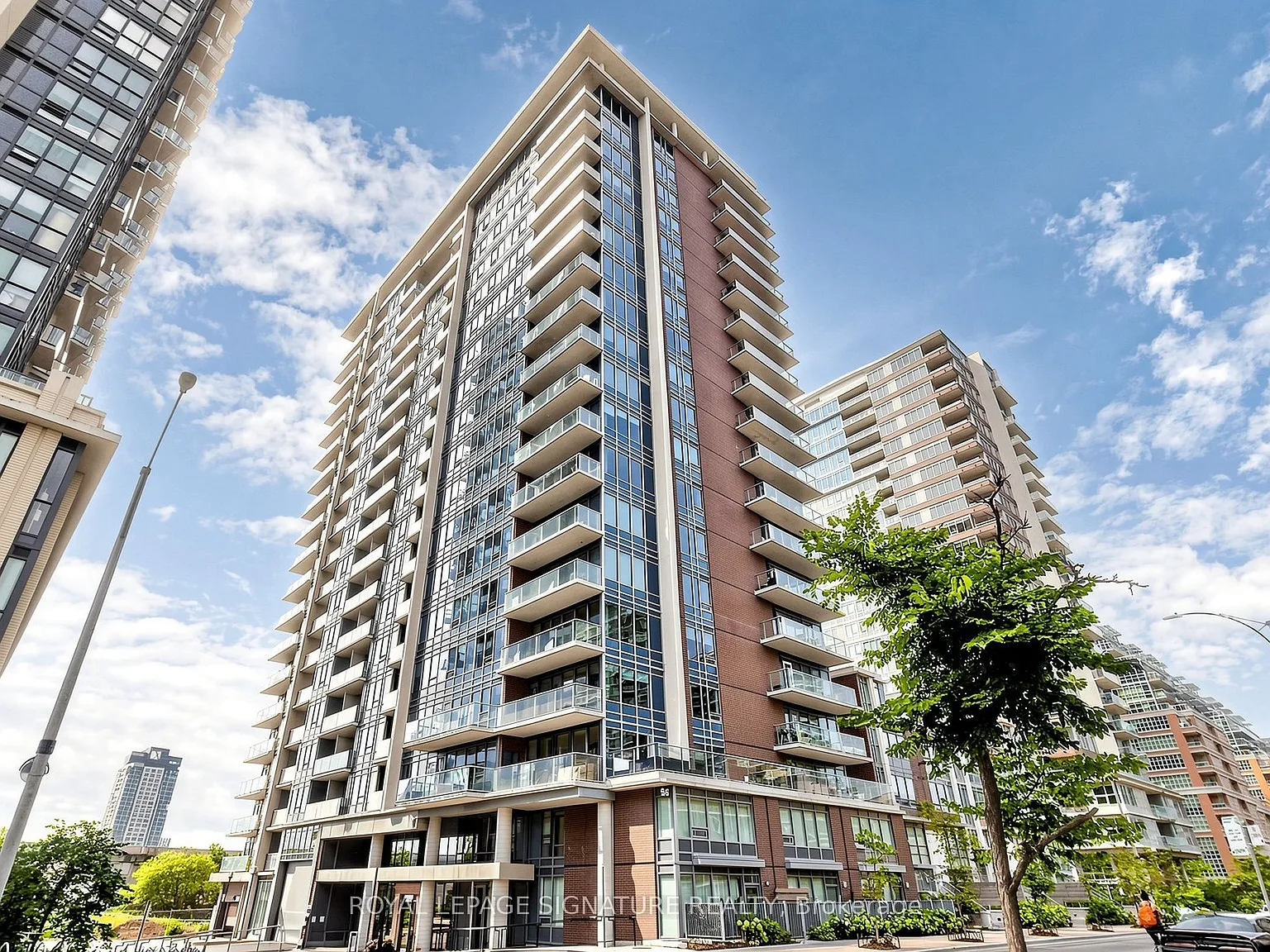 Bliss Condos — Photo 2