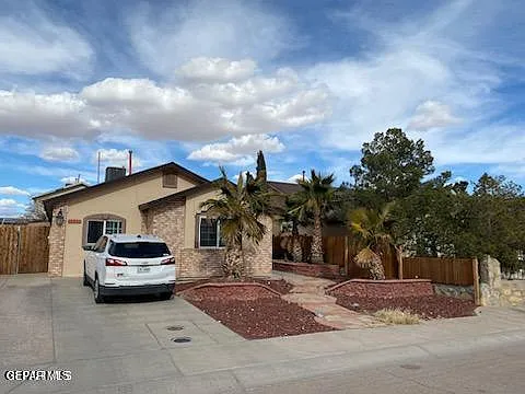 10473 Valle Del Mar Dr — Photo 1